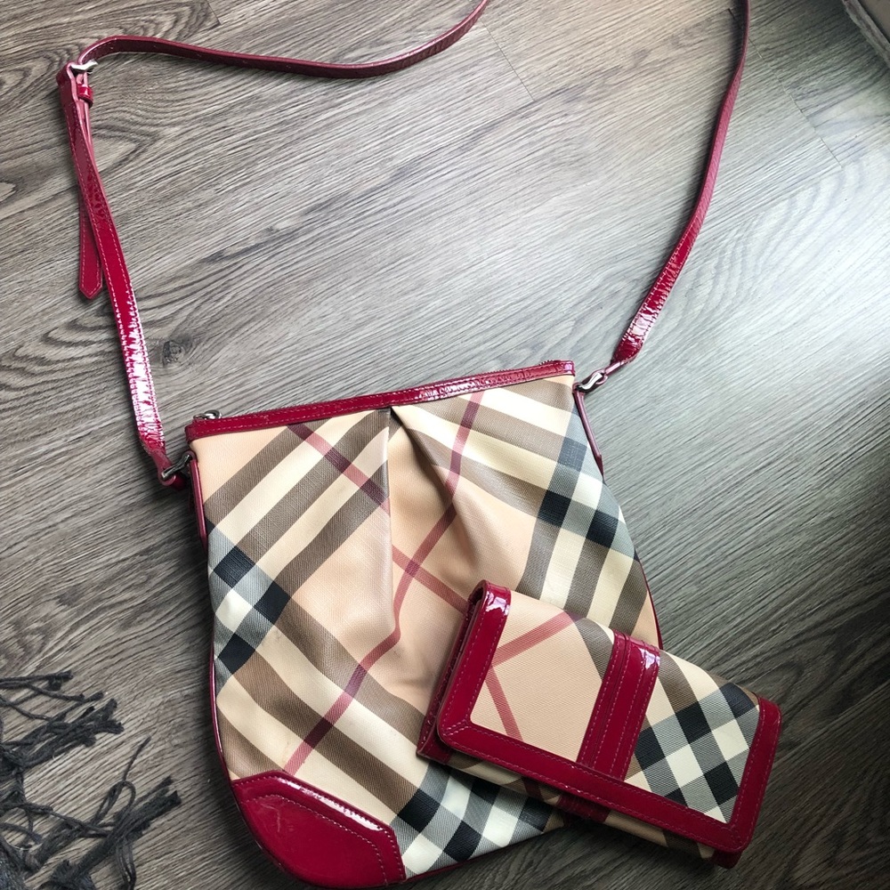Burberry rare paten leather cross body!